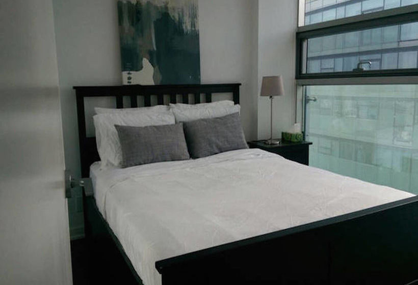 Diamond Vacation Homes - York Street | Toronto | Ontario | Canada 11