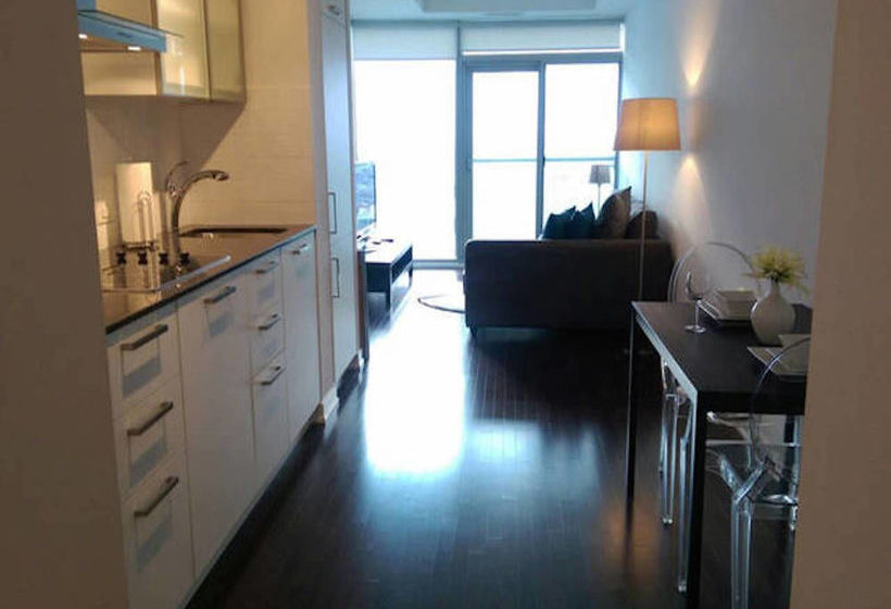 Diamond Vacation Homes - York Street | Toronto | Ontario | Canada 12