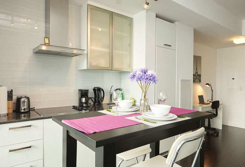 Diamond Vacation Homes - York Street | Toronto | Ontario | Canada 18