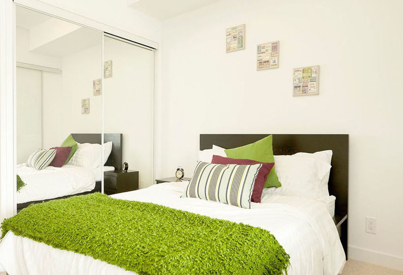 Diamond Vacation Homes - York Street | Toronto | Ontario | Canada 4