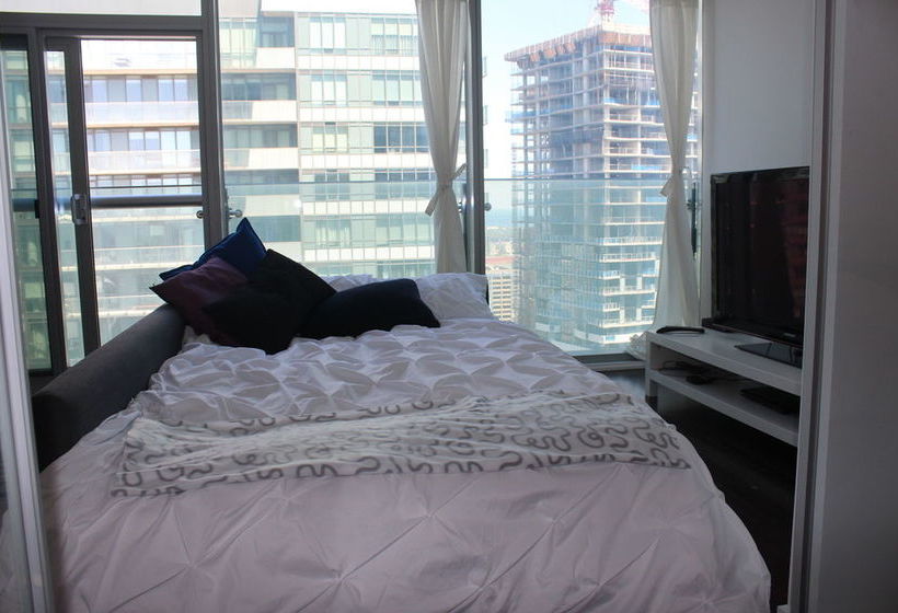 Diamond Vacation Homes - York Street | Toronto | Ontario | Canada 8