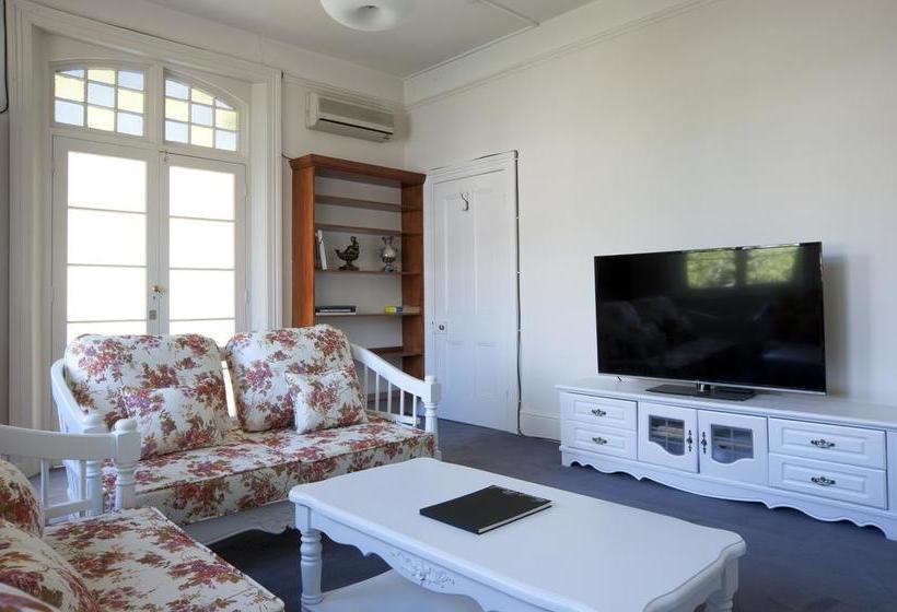 Bed and Breakfast Lowena Cafe And Accommodation Hobart Tasmania