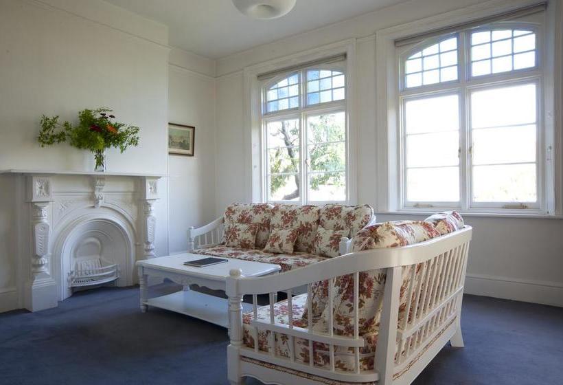 Bed and Breakfast Lowena Cafe And Accommodation | Hobart | Tasmania | Australia 1