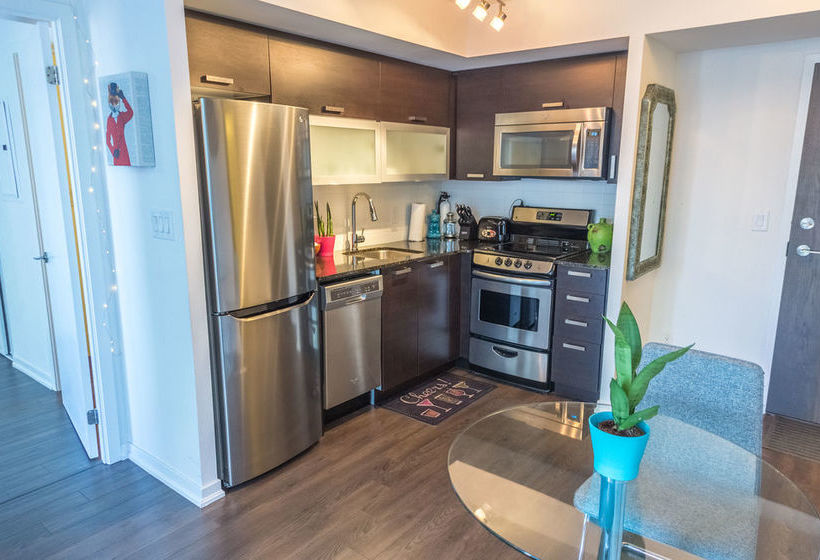 Queen West Vibes | Toronto | Ontario | Canada 10