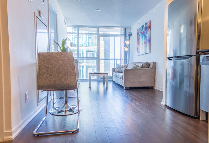 Queen West Vibes | Toronto | Ontario | Canada 11