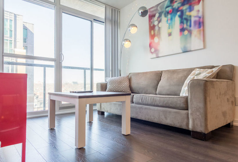 Queen West Vibes | Toronto | Ontario | Canada 13