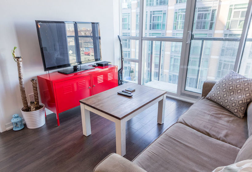 Queen West Vibes | Toronto | Ontario | Canada 14