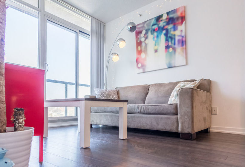 Queen West Vibes | Toronto | Ontario | Canada 15