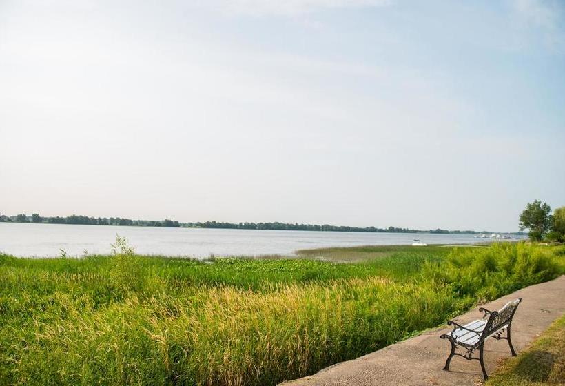 Au Doc Motel | Repentigny | Quebec | Canada 2