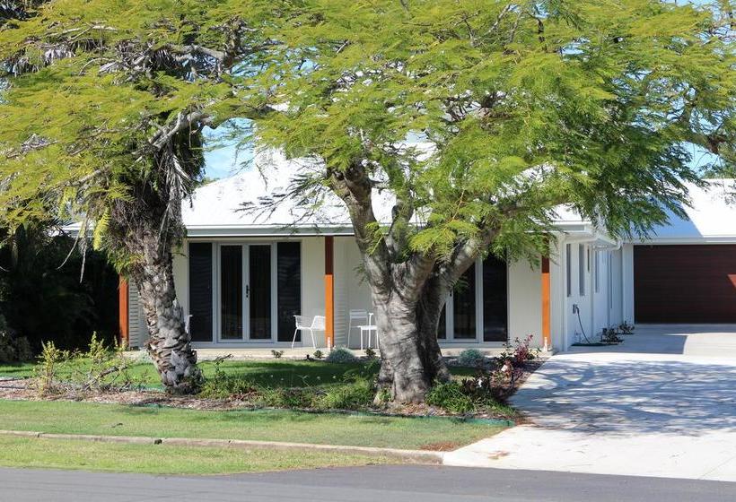 12th Tee Bed And Breakfast | Bargara | Queensland | Australia 4