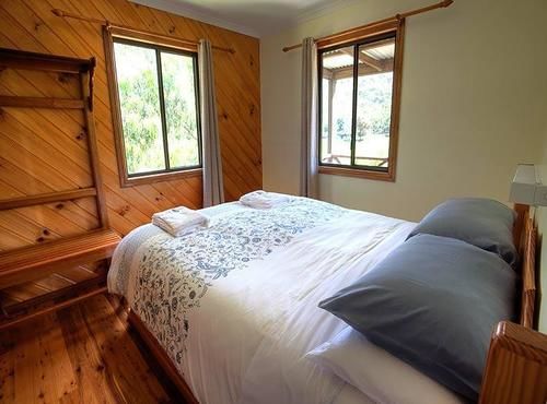 Wisteria Cottage And Cabins | Ballandean | Queensland | Australia 3