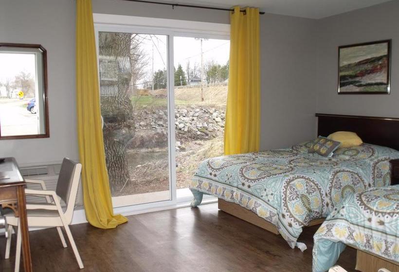 Motel & Restaurant De La Plage | Boischatel | Quebec | Canada 18