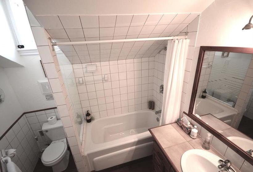 Hotel 1842 Bed & Breakfast | Waterloo | Ontario | Canada 2