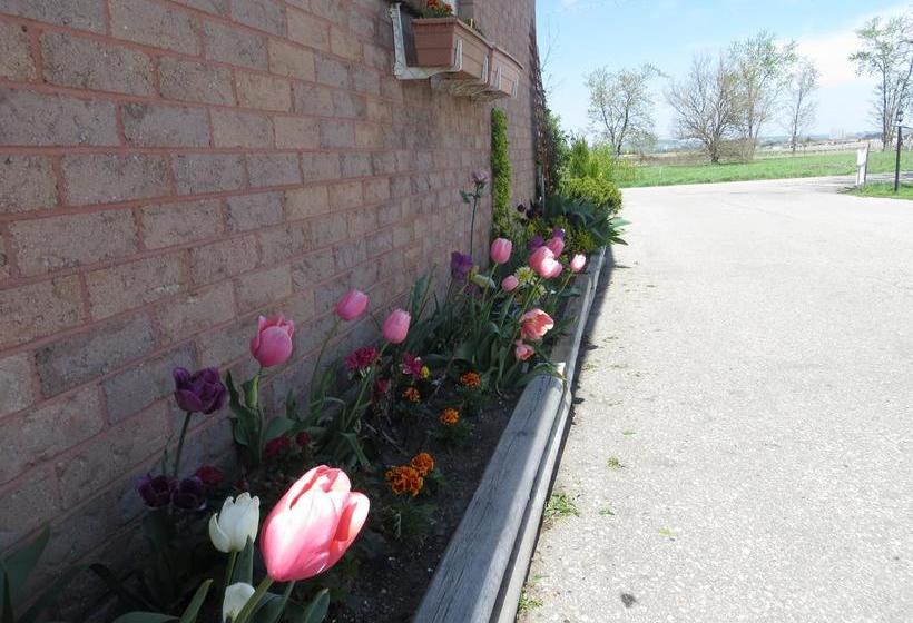 Newburg Inn Motel | Waterloo | Ontario | Canada 10