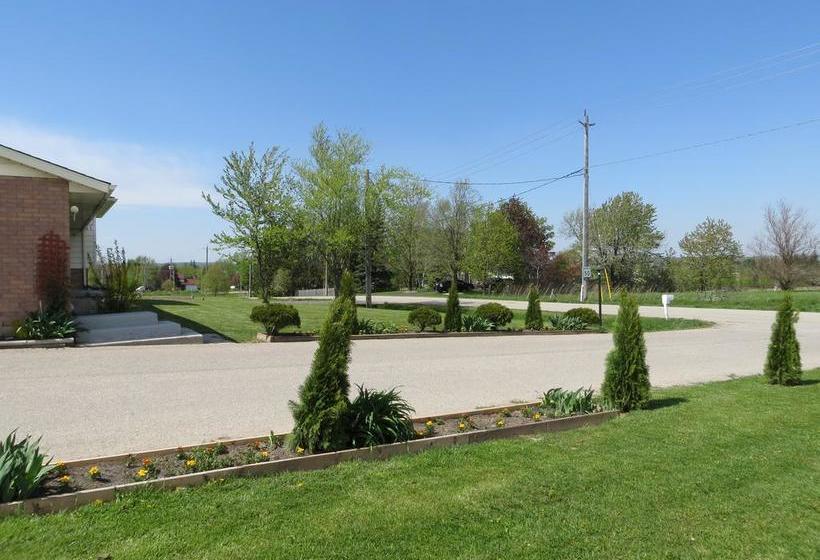 Newburg Inn Motel | Waterloo | Ontario | Canada 3