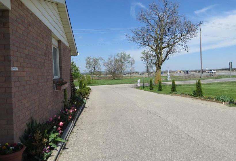 Newburg Inn Motel | Waterloo | Ontario | Canada 9