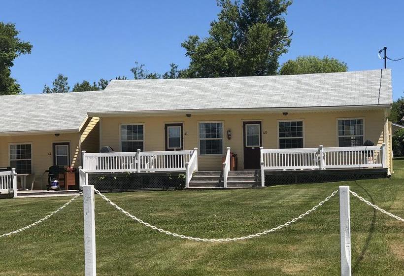 Hotel Resort At Cavendish Corner | Summerside | Prince Edward Island | Canada 9