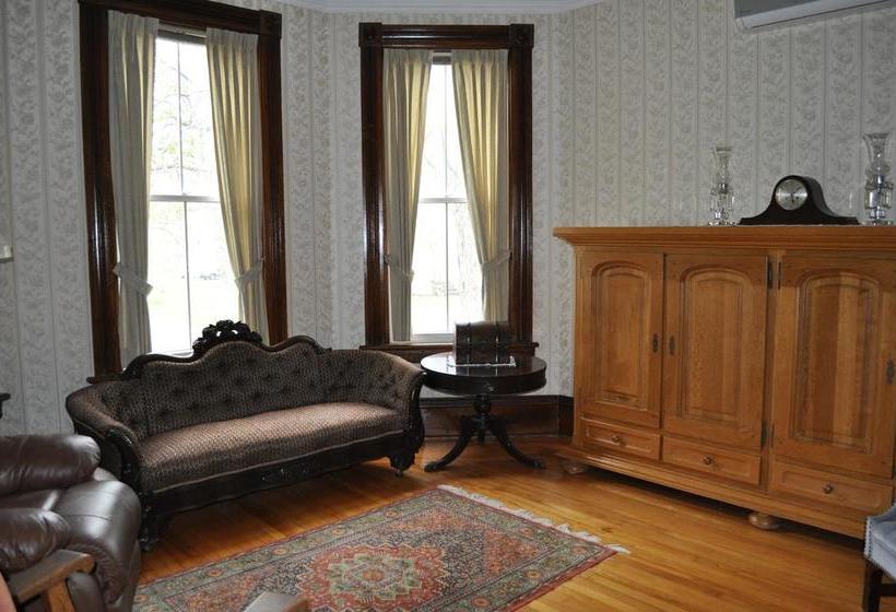 Hotel Summerside Inn Bed And Breakfast | Summerside | Prince Edward Island | Canada 11