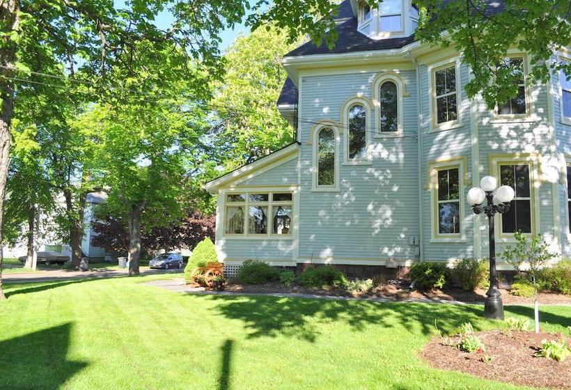 Hotel Summerside Inn Bed And Breakfast | Summerside | Prince Edward Island | Canada 3