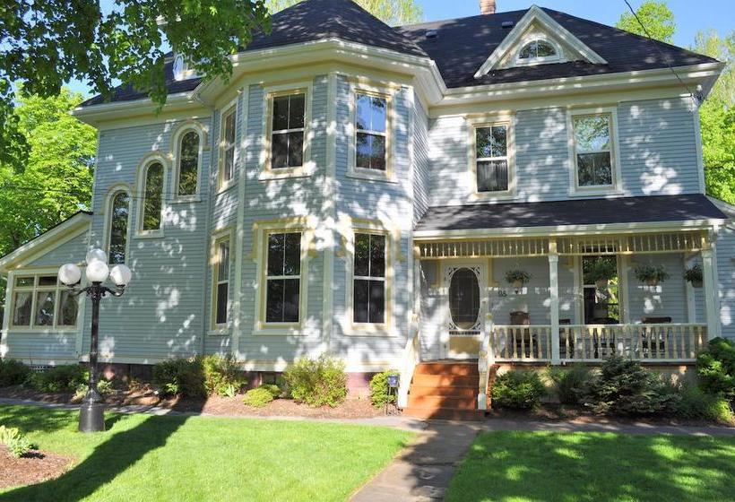 Hotel Summerside Inn Bed And Breakfast | Summerside | Prince Edward Island | Canada 4