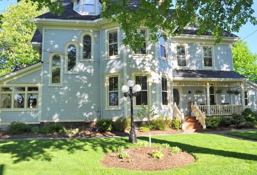 Hotel Summerside Inn Bed And Breakfast | Summerside | Prince Edward Island | Canada 8