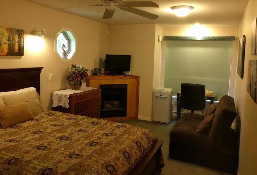 Hotel Cedar Wood Lodge Bed & Breakfast Inn | Port Alberni | British Columbia | Canada 10