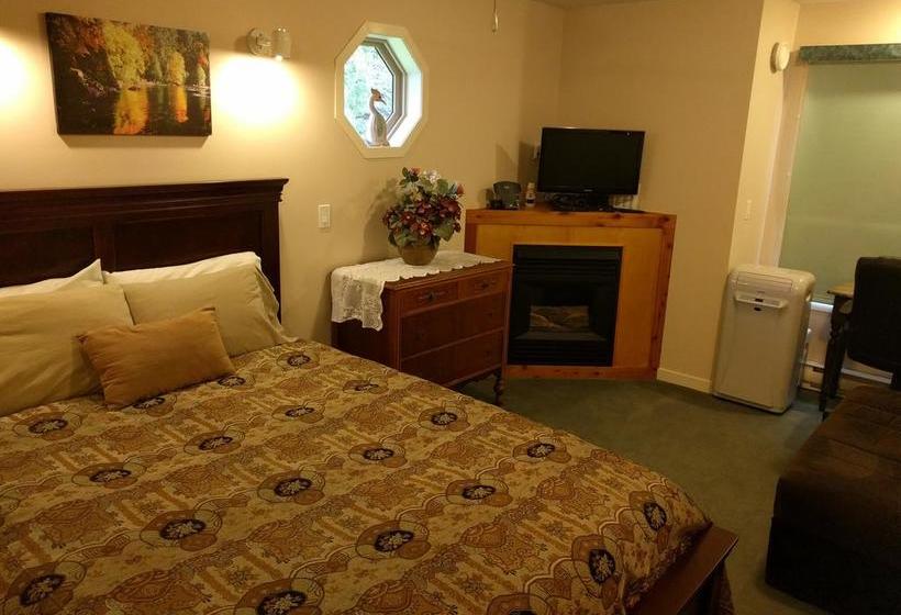 Hotel Cedar Wood Lodge Bed & Breakfast Inn | Port Alberni | British Columbia | Canada 12