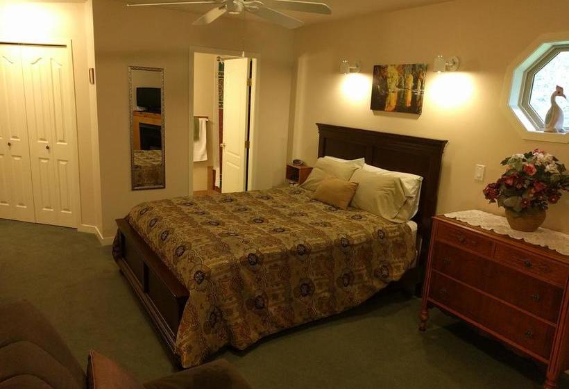 Hotel Cedar Wood Lodge Bed & Breakfast Inn | Port Alberni | British Columbia | Canada 13