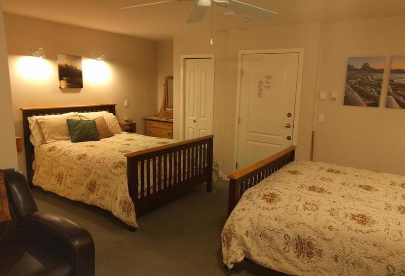 Hotel Cedar Wood Lodge Bed & Breakfast Inn | Port Alberni | British Columbia | Canada 14