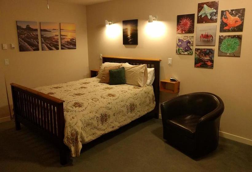 Hotel Cedar Wood Lodge Bed & Breakfast Inn | Port Alberni | British Columbia | Canada 15