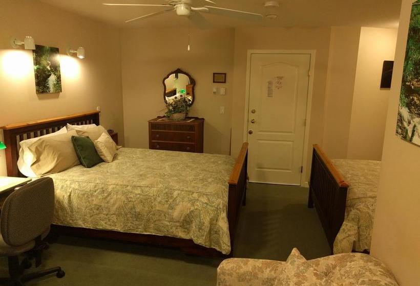 Hotel Cedar Wood Lodge Bed & Breakfast Inn | Port Alberni | British Columbia | Canada 18