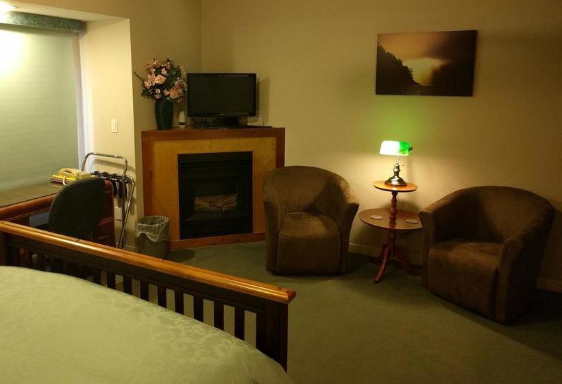 Hotel Cedar Wood Lodge Bed & Breakfast Inn | Port Alberni | British Columbia | Canada 2