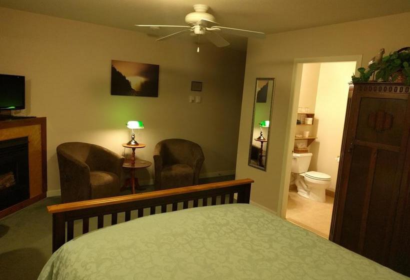 Hotel Cedar Wood Lodge Bed & Breakfast Inn | Port Alberni | British Columbia | Canada 3