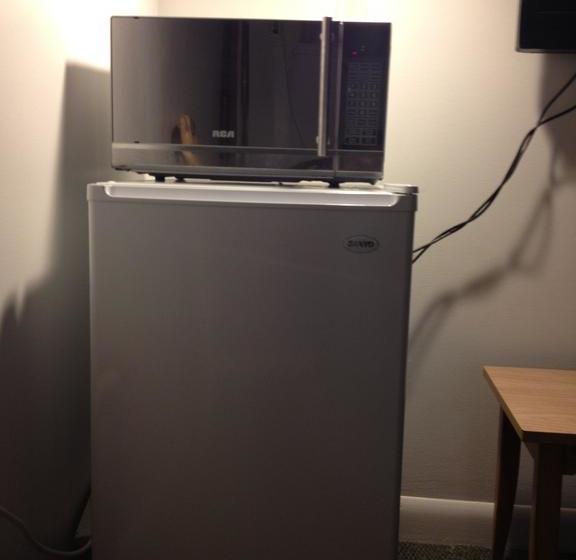 Pleasant Manor Motel | Midland | Ontario | Canada 10