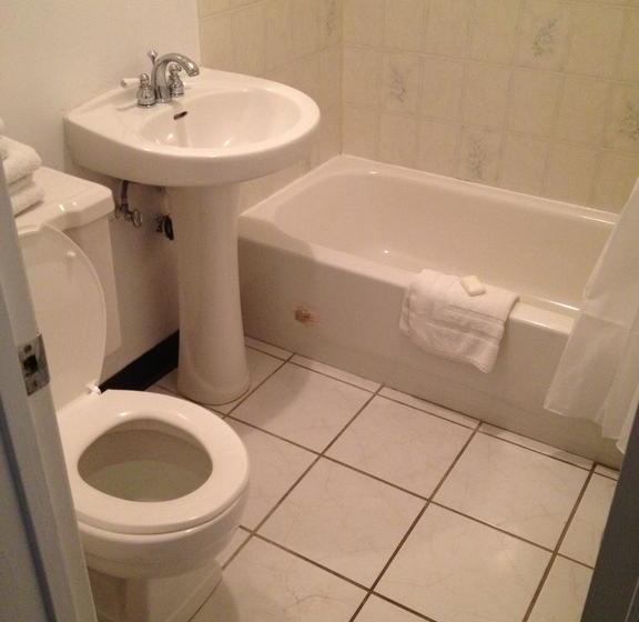 Pleasant Manor Motel | Midland | Ontario | Canada 4