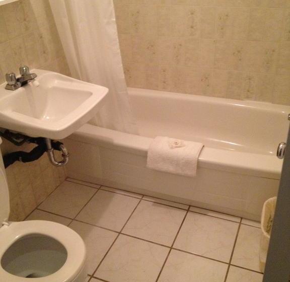 Pleasant Manor Motel | Midland | Ontario | Canada 6