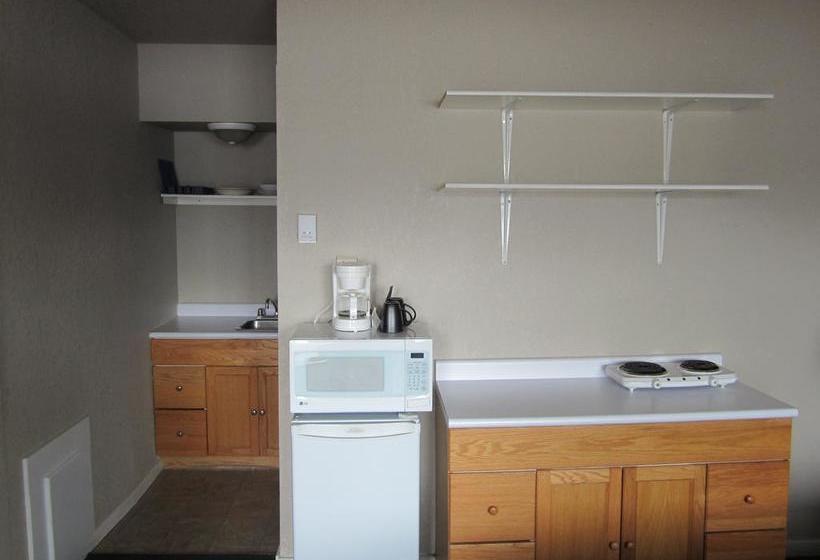 Hotel Hideaway Inn | Fort Nelson | British Columbia | Canada 11