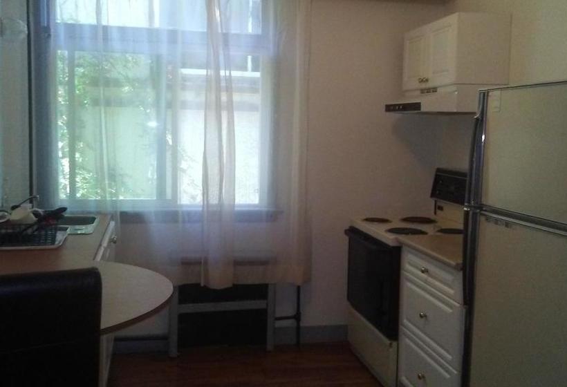 Hotel Chameleon | Castlegar | British Columbia | Canada 1