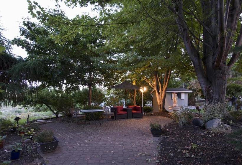 Hotel E'Laysa Guesthouse & Vineyard Retreat | Penticton | British Columbia | Canada 11