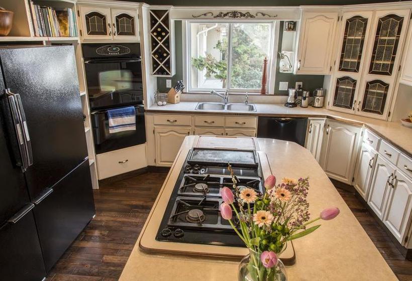 Hotel E'Laysa Guesthouse & Vineyard Retreat | Penticton | British Columbia | Canada 17