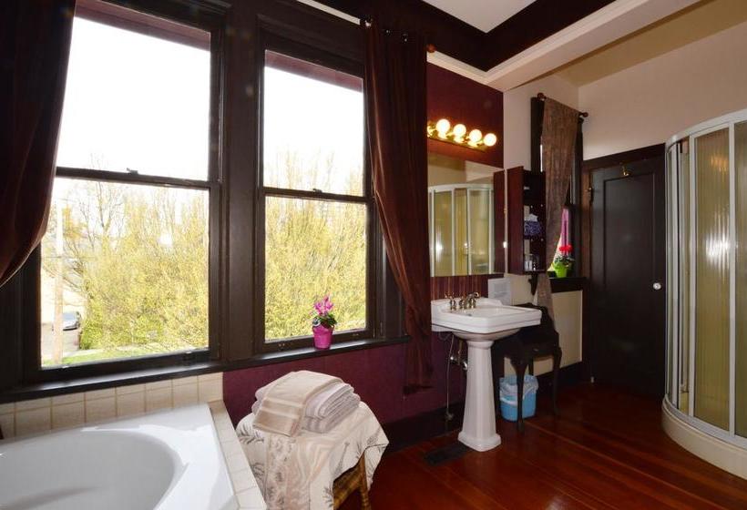 Hotel Marketa's Bed & Breakfast | Victoria | British Columbia | Canada 8