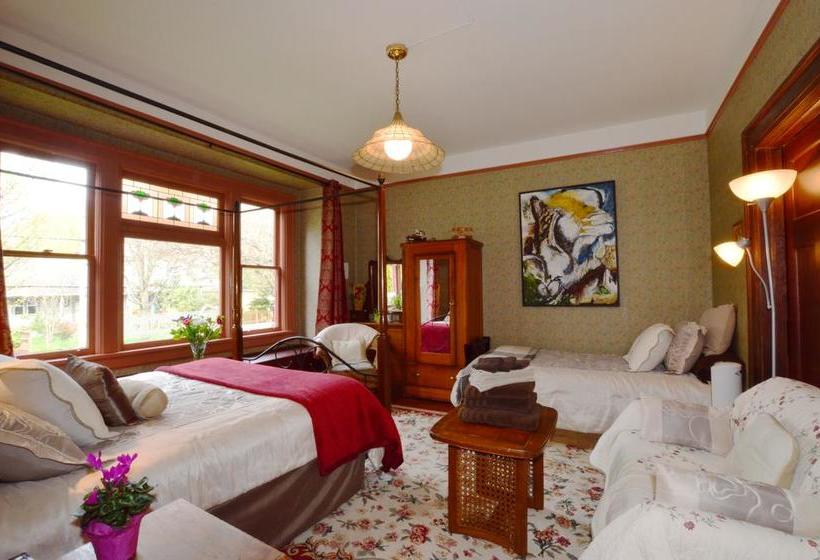 Hotel Marketa's Bed & Breakfast | Victoria | British Columbia | Canada 9