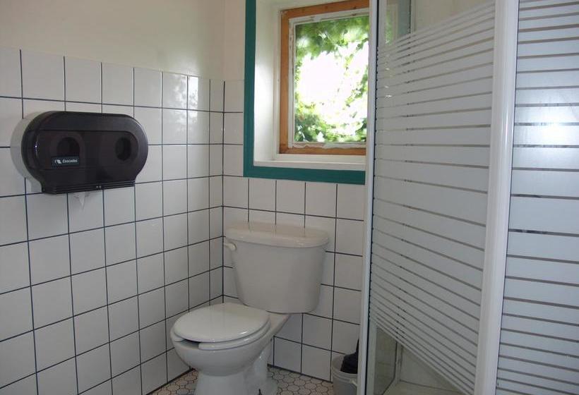 Hotel C&n Backpackers Hostel - Vancouver | Vancouver | British Columbia | Canada 3