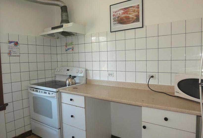 Hotel C&n Backpackers Hostel - Vancouver | Vancouver | British Columbia | Canada 4