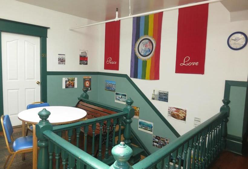 Hotel C&n Backpackers Hostel - Vancouver | Vancouver | British Columbia | Canada 6