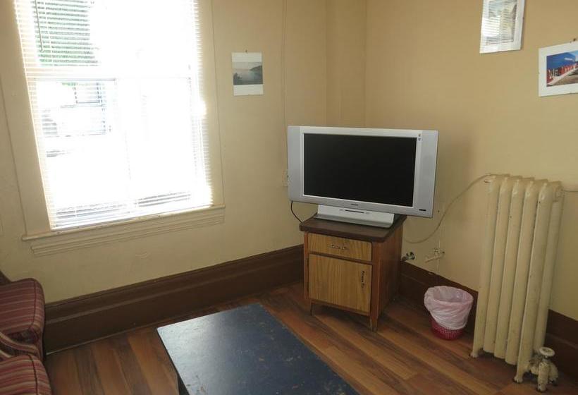 Hotel C&n Backpackers Hostel - Vancouver | Vancouver | British Columbia | Canada 8