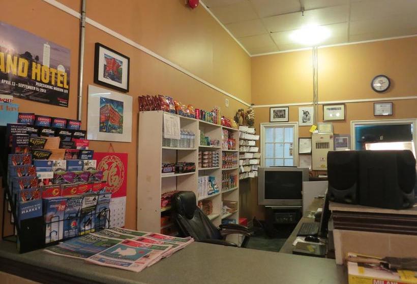 Hotel C & N Backpackers Hostel - Central Station | Vancouver | British Columbia | Canada 1