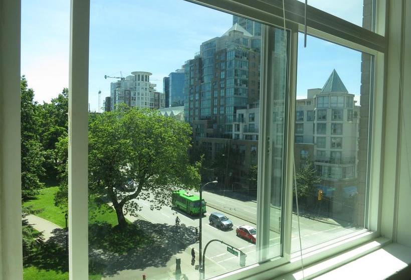 Hotel C & N Backpackers Hostel - Central Station | Vancouver | British Columbia | Canada 10