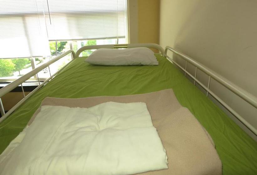 Hotel C & N Backpackers Hostel - Central Station | Vancouver | British Columbia | Canada 13