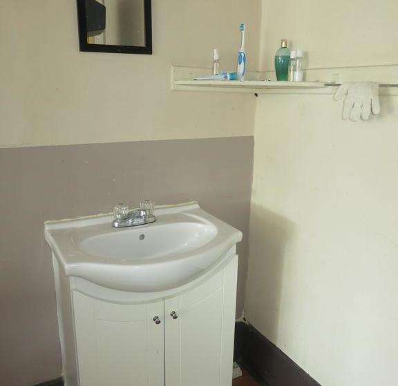 Hotel C & N Backpackers Hostel - Central Station | Vancouver | British Columbia | Canada 14